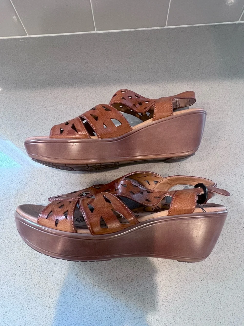 Bare Traps Dallas 8M Laser Cut Wedge Sandal
